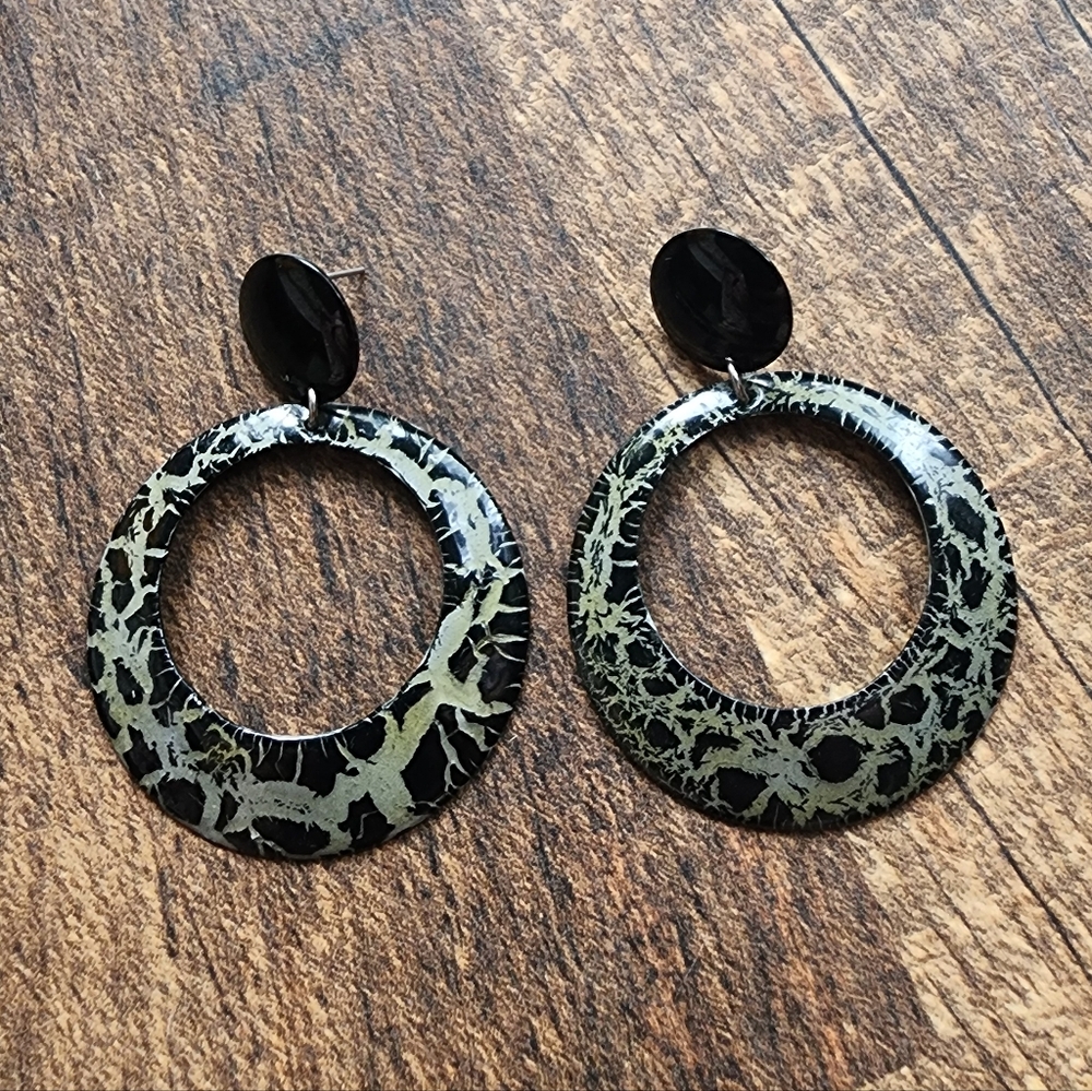 Elegant Black and Gold Hoop Earrings